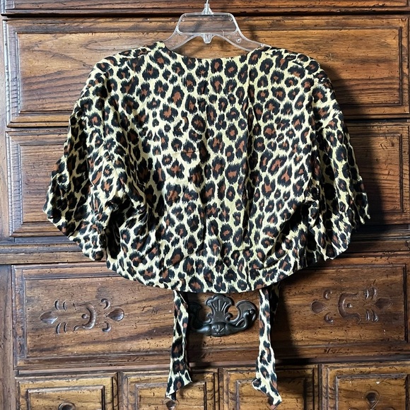 P.J. Klein Leopard Crop Shrug - Picture 3 of 4